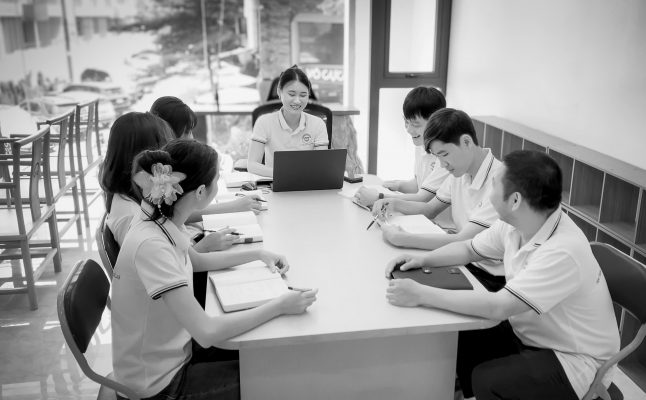 Đội ngũ nhân viên Hoa Việt